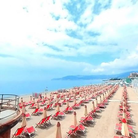 Tra Centro E Mare - Intero Appartamento Con Parcheggio Савона Экстерьер фото