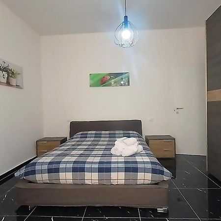 Tra Centro E Mare - Intero Appartamento Con Parcheggio Савона Экстерьер фото