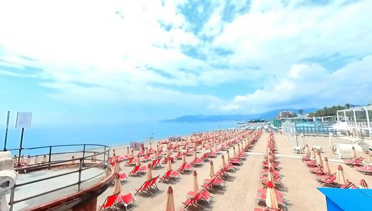 Tra Centro E Mare - Intero Appartamento Con Parcheggio Савона Экстерьер фото